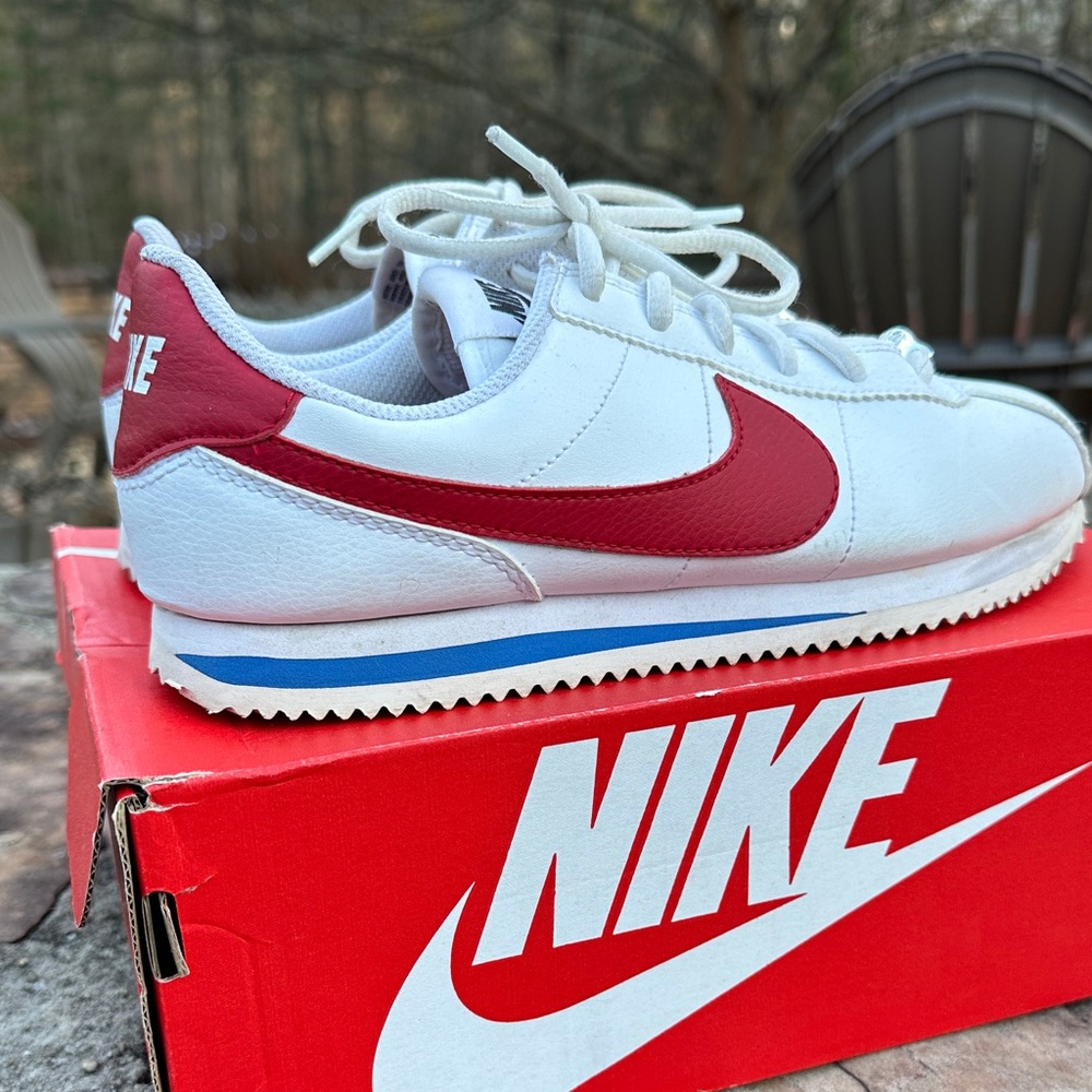 Nike White and Red Cortez Sneakers Boys Size 6 - Picture 3 of 5